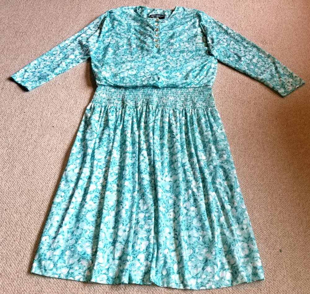 VINTAGE Womens Dress-SHERRI LYNN-blue floral smocked silky blouson 1/4 button-16